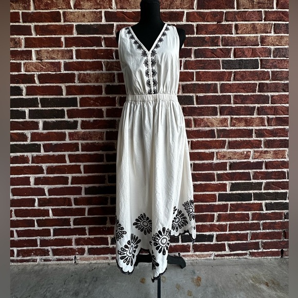 Universal Thread Dresses & Skirts - Universal Thread White Maxi Dress with Black Embroidered Accents